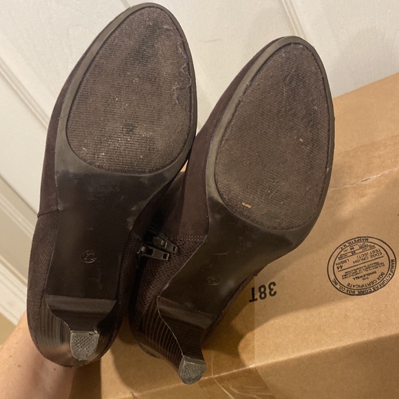Brown Ankle Bootie - size 8 - Picture 2 of 2